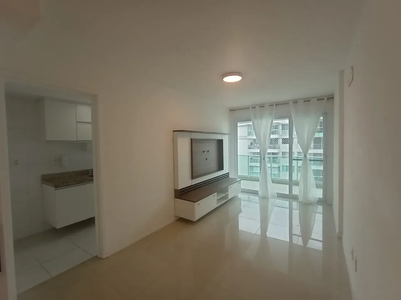 2-bedroom apartment with enclosed balcony and parking — photo 18