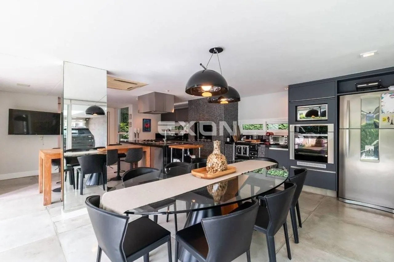 House with 5 bedrooms and 829 m² plus 4 parking spots — photo 7