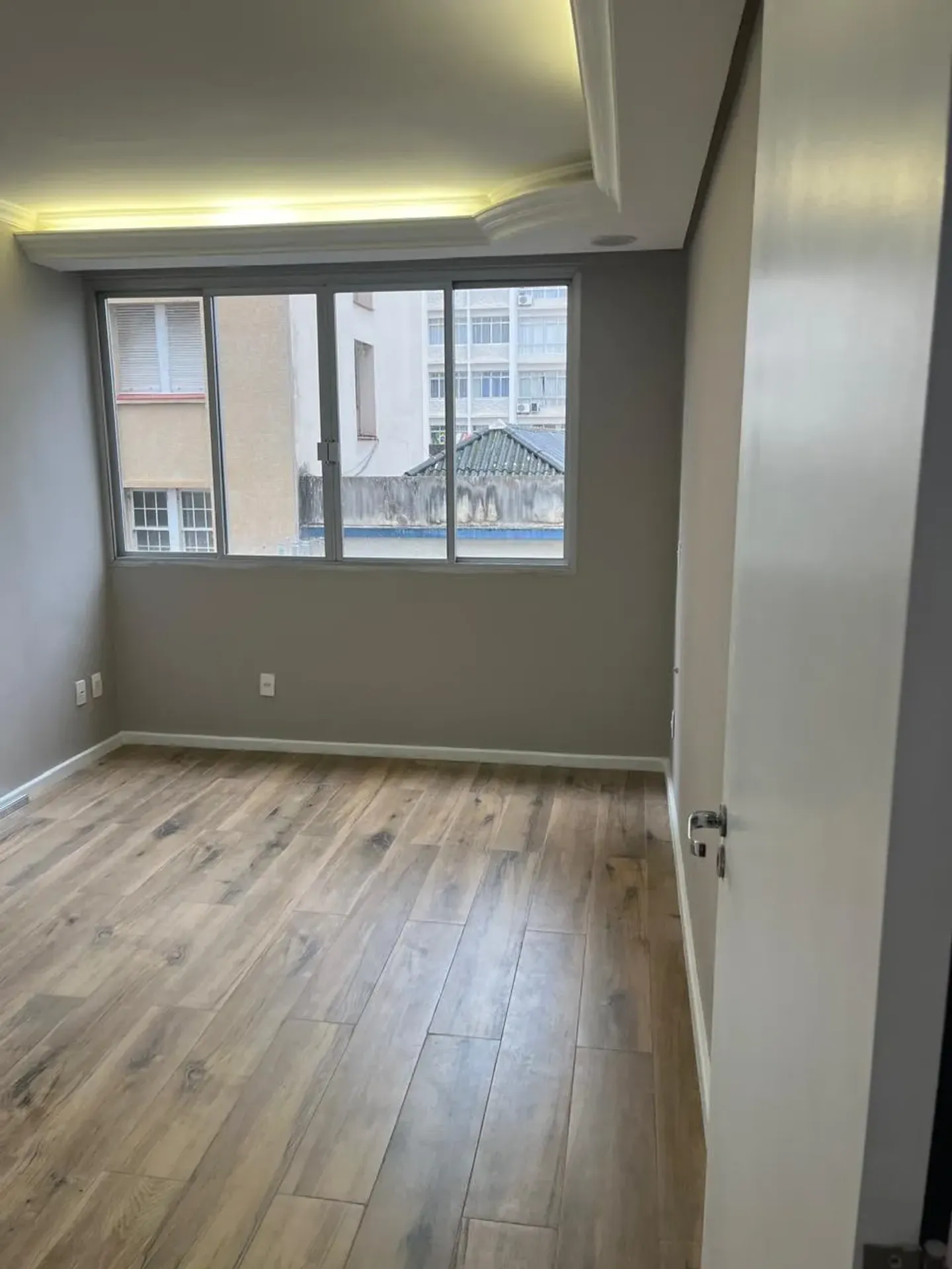 Apartment, 58 m², with wood or laminate floors — photo 3