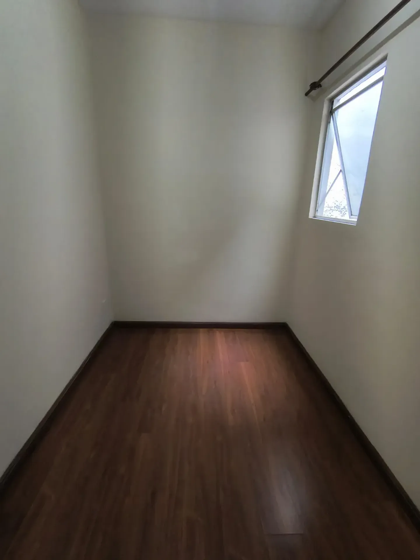 Дерев'яна підлога або ламінат та 1 спальня: квартира 32 м² — photo 14