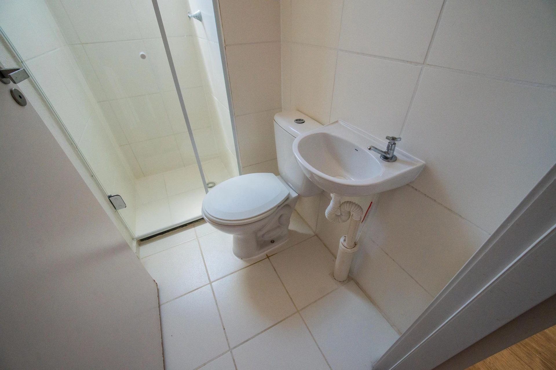 2-bedroom apartment with wood or laminate floors in Curitiba — photo 8