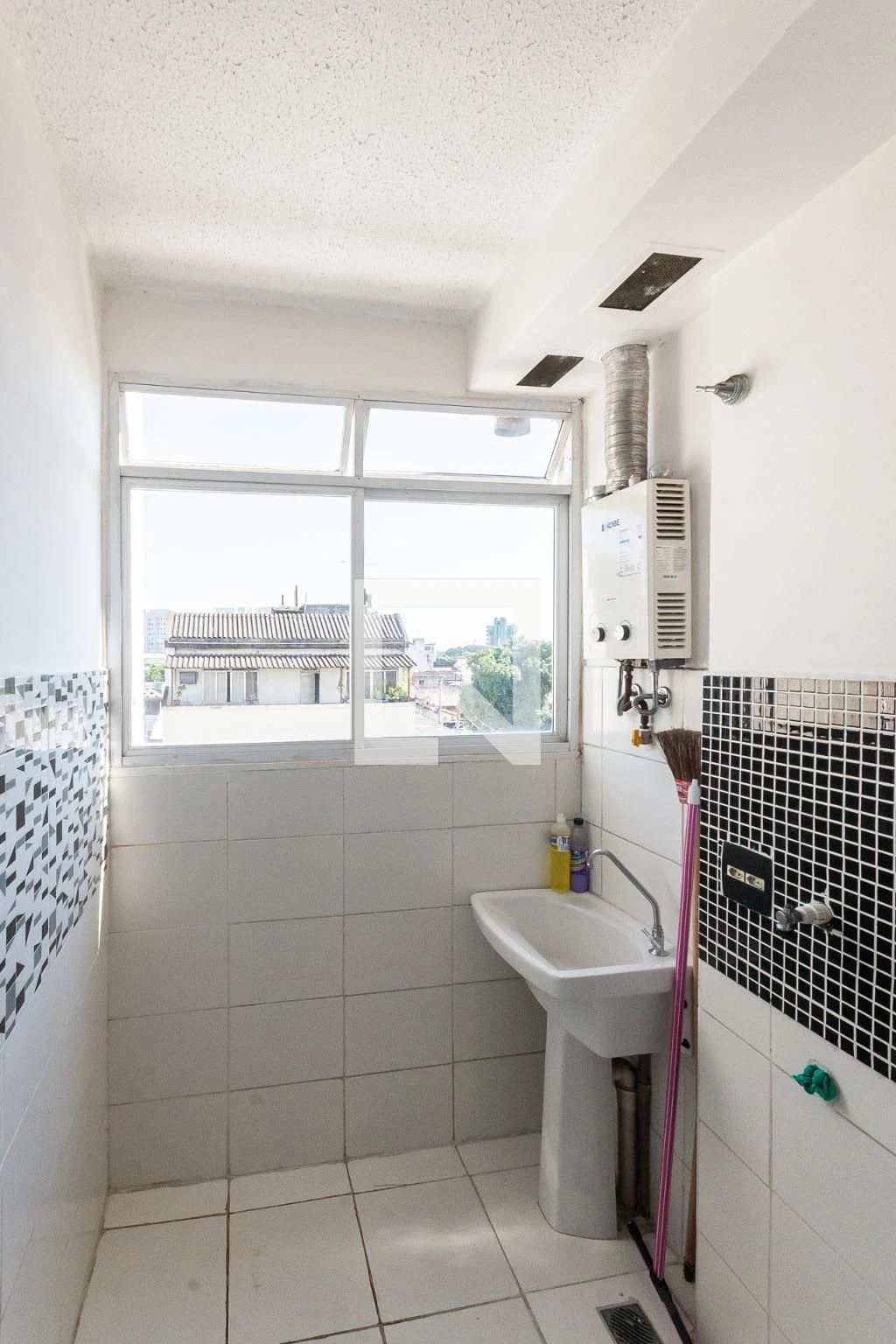 Rental apartment with 2 bedrooms and a balcony — photo 12