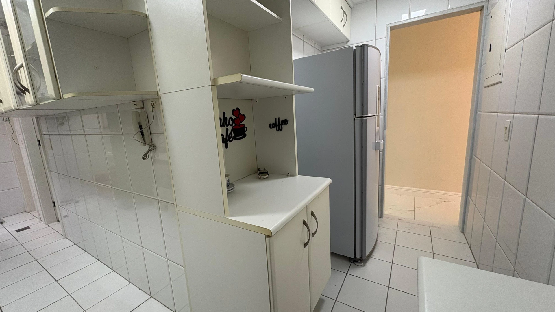Glass-enclosed balcony in a 3-bedroom apartment, 120 m² — photo 5