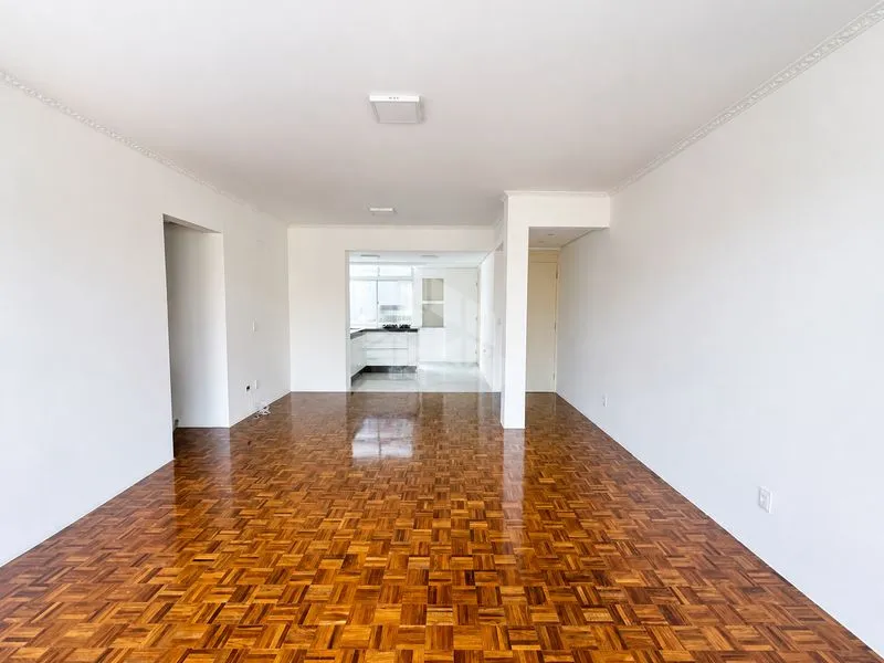 Apartment, 140 m², with wood or laminate floors — photo 17