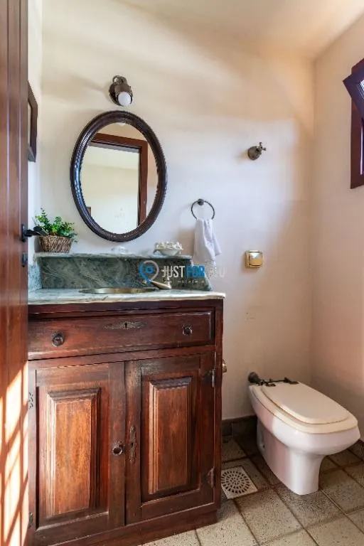 7-bedroom house with a bathtub — photo 31