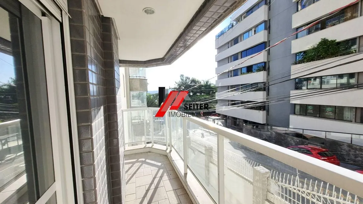 255 m² apartment with a private pool and a bathtub — photo 35
