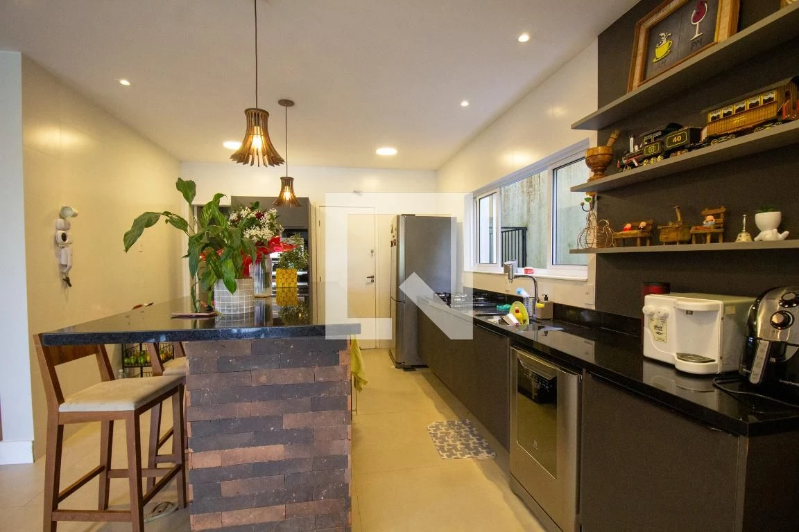 4-bedroom house with a bathtub in Rio de Janeiro — photo 24