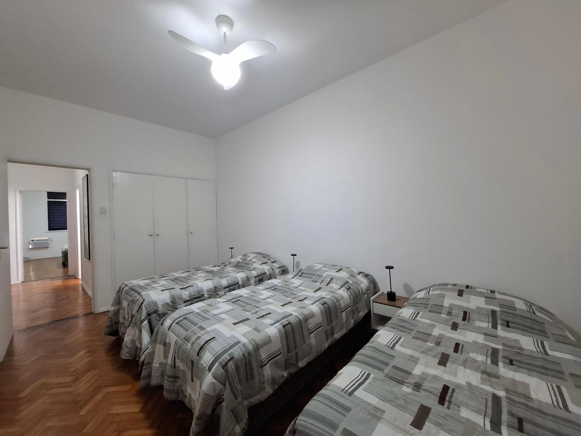 Furnished 4-bedroom apartment with 2 bathrooms — photo 10