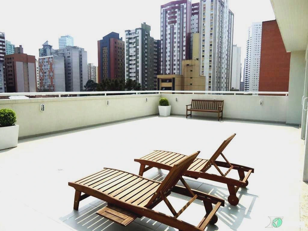 Студия 37 м² с панорамными окнами и застеклённым балконом — photo 22