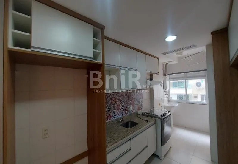 3-bedroom apartment in a building with a pool — photo 2