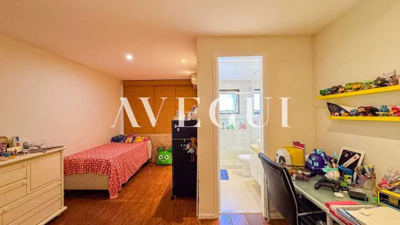 Apartment with a closed kitchen and 4 bedrooms — photo 19