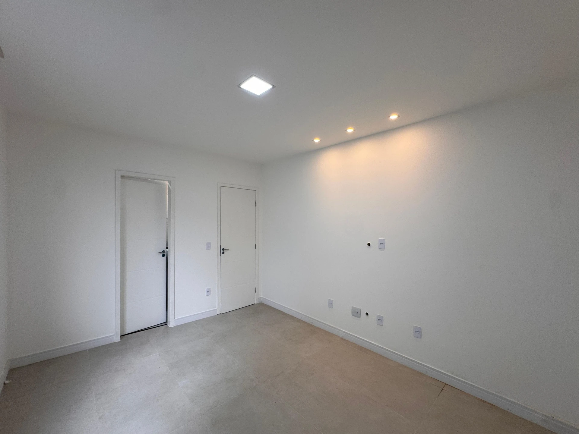 Condo house with 4 en-suite bedrooms and private yard — photo 24