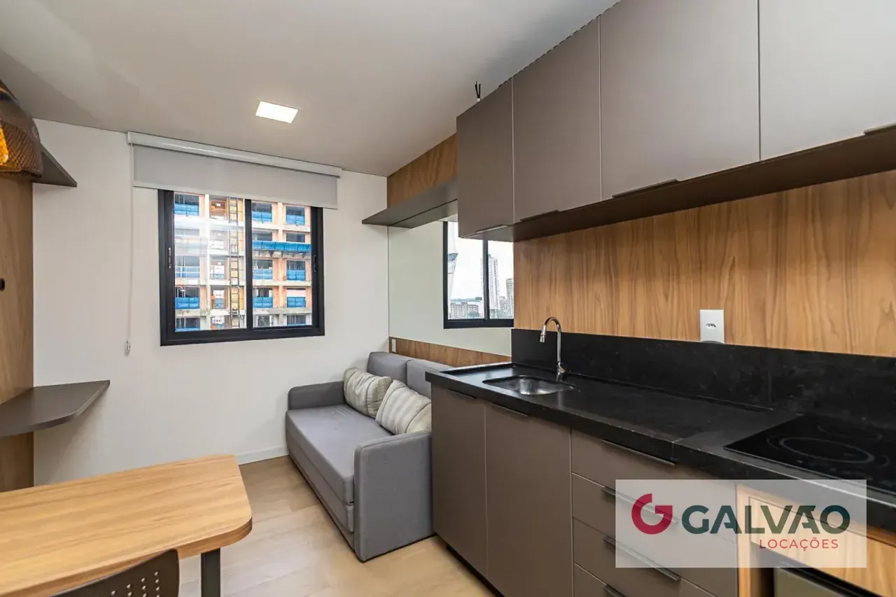 Furnished 1-bedroom apartment with glass shower — photo 7