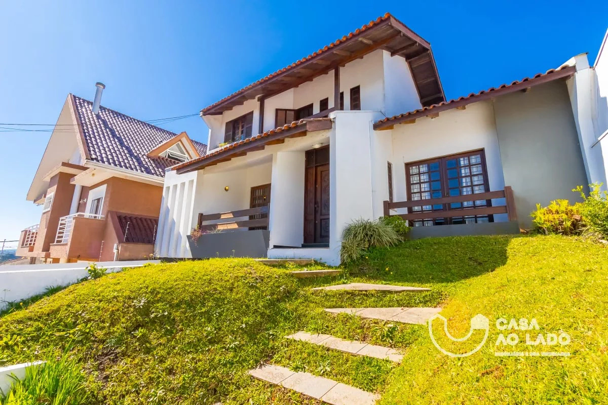 Unfurnished house with 4 bedrooms and 4 bathrooms