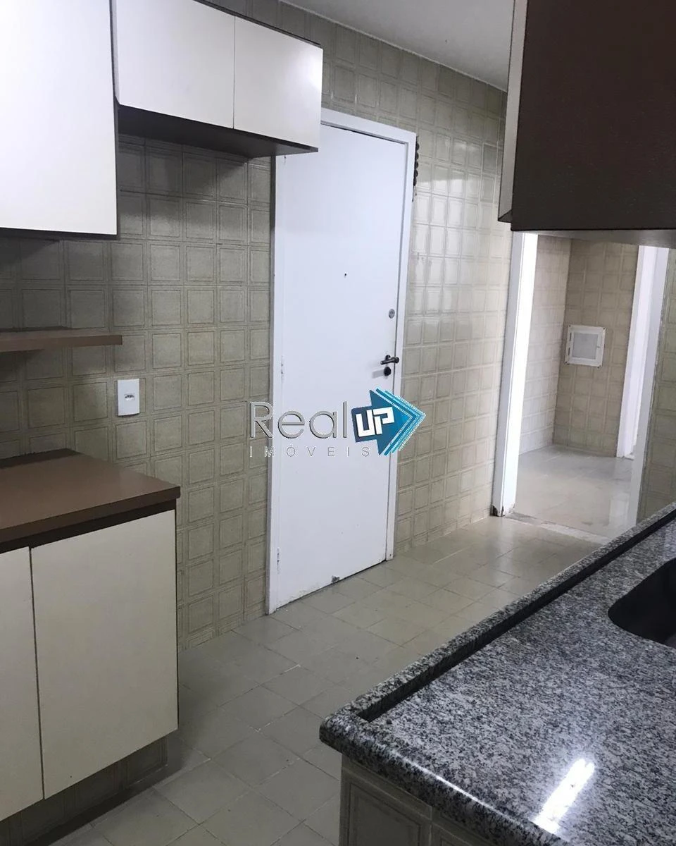 Квартира з 3 спальнями та дерев'яною підлогою або ламінатом — photo 28