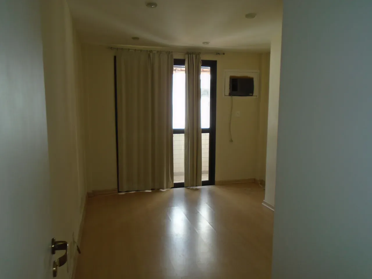 Apartamento, 302 m², com janelas do piso ao teto — photo 4