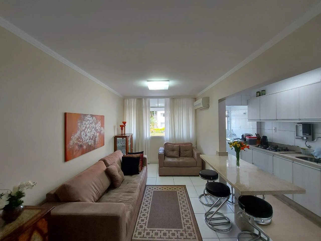 3-bedroom apartment with open-plan gas kitchen — photo 3