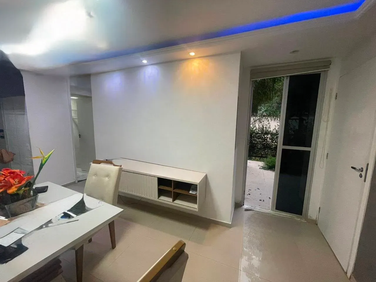 2-bedroom apartment in a building with a pool — photo 7
