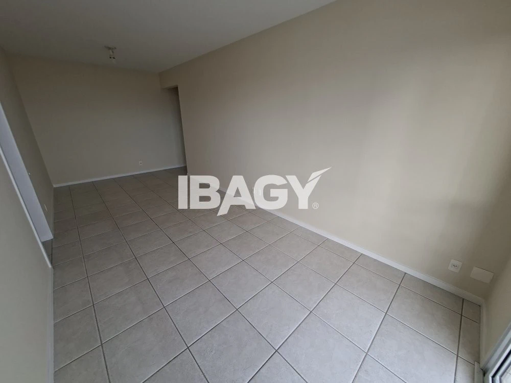 Apartamento sin amueblar de 3 dormitorios y zona de lavado — photo 5