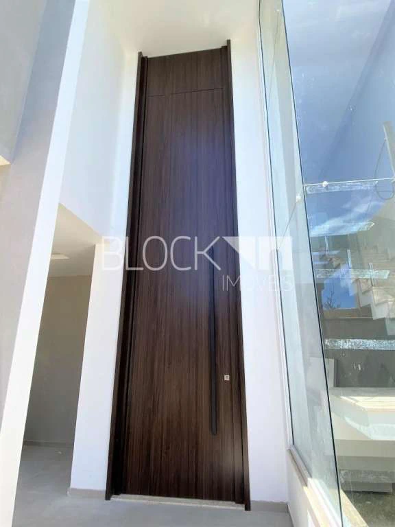 Condominium house with 4 en-suite rooms and open kitchen — photo 20