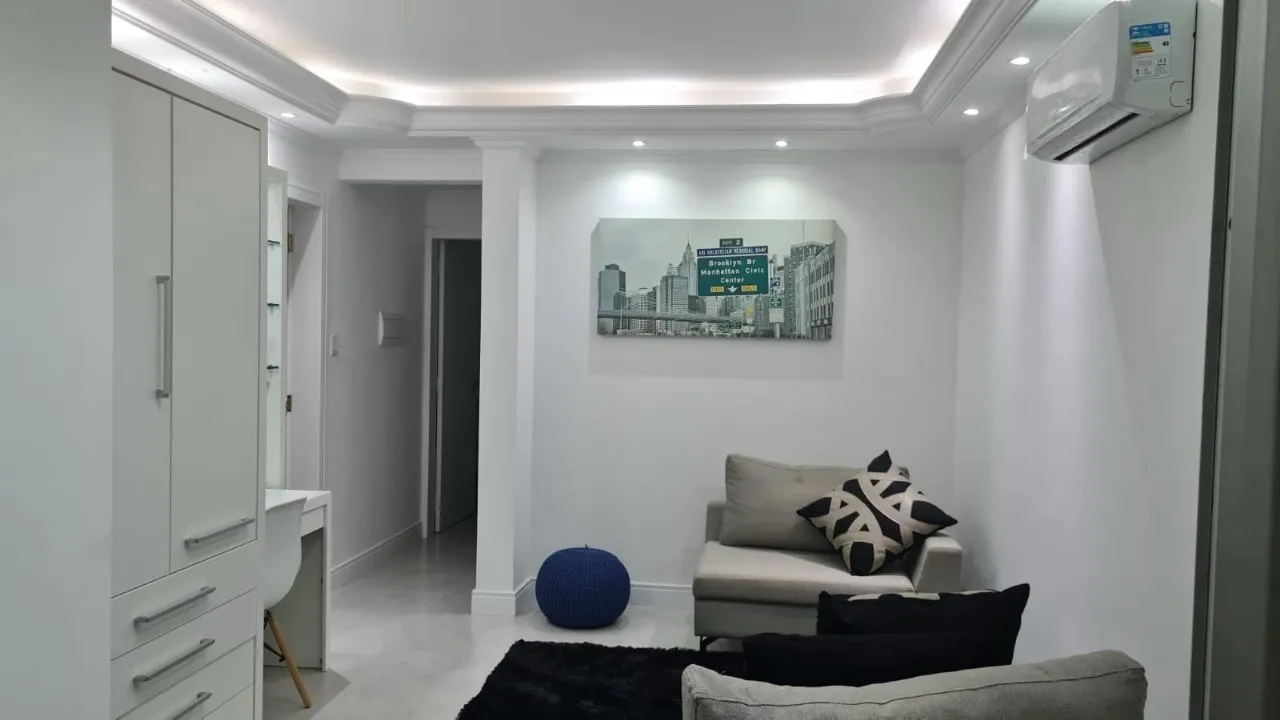 Glass-enclosed balcony in a 2-bedroom apartment, 90 m² — photo 5