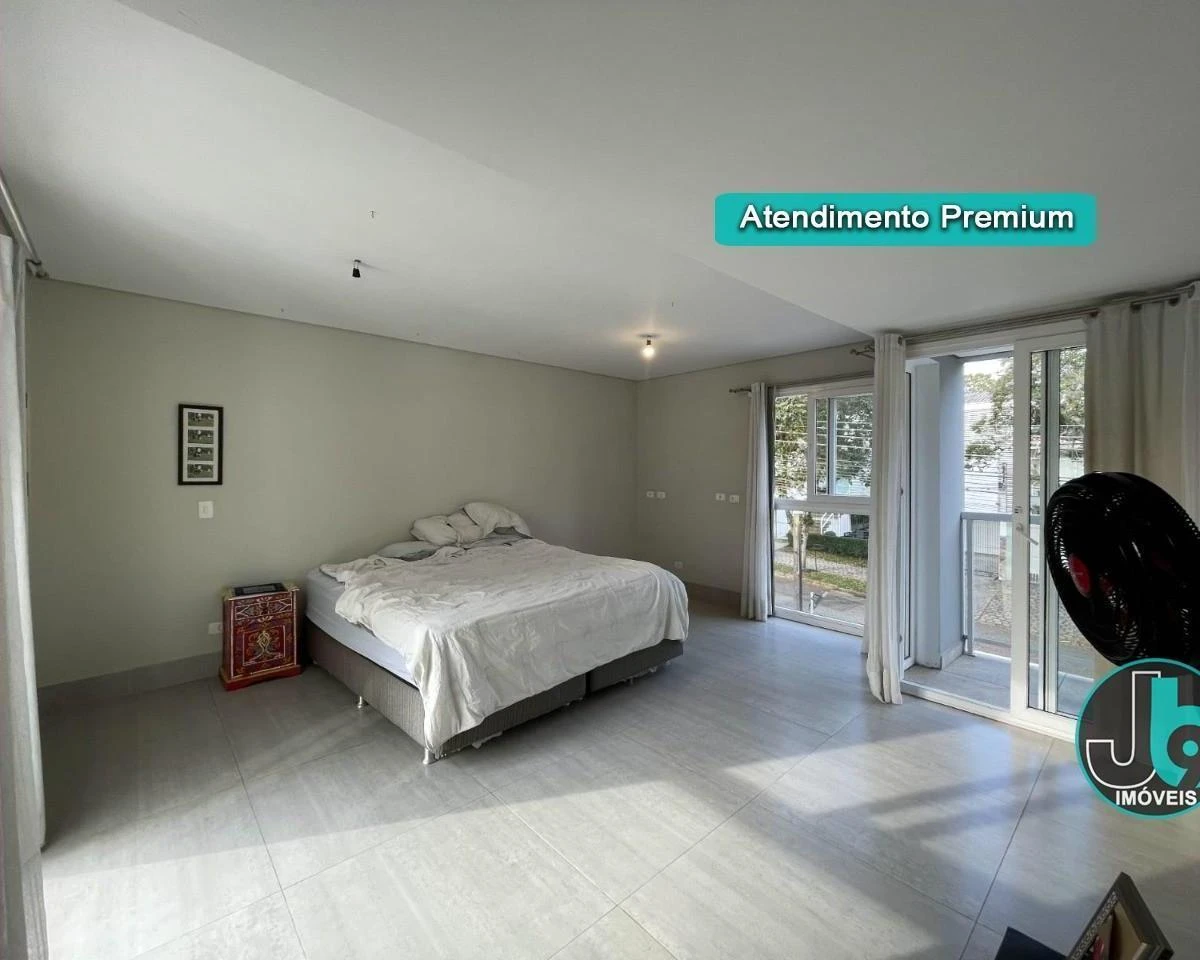 389 m² house with 4 bedrooms and an open-plan kitchen — photo 21