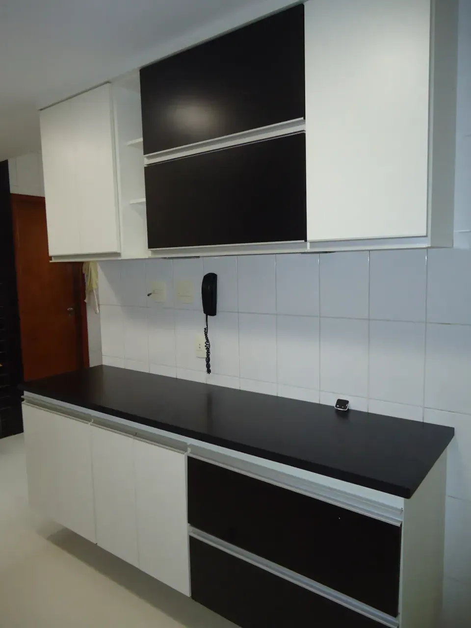Wood or laminate floors in a 3-bedroom apartment, 107 m² — photo 5