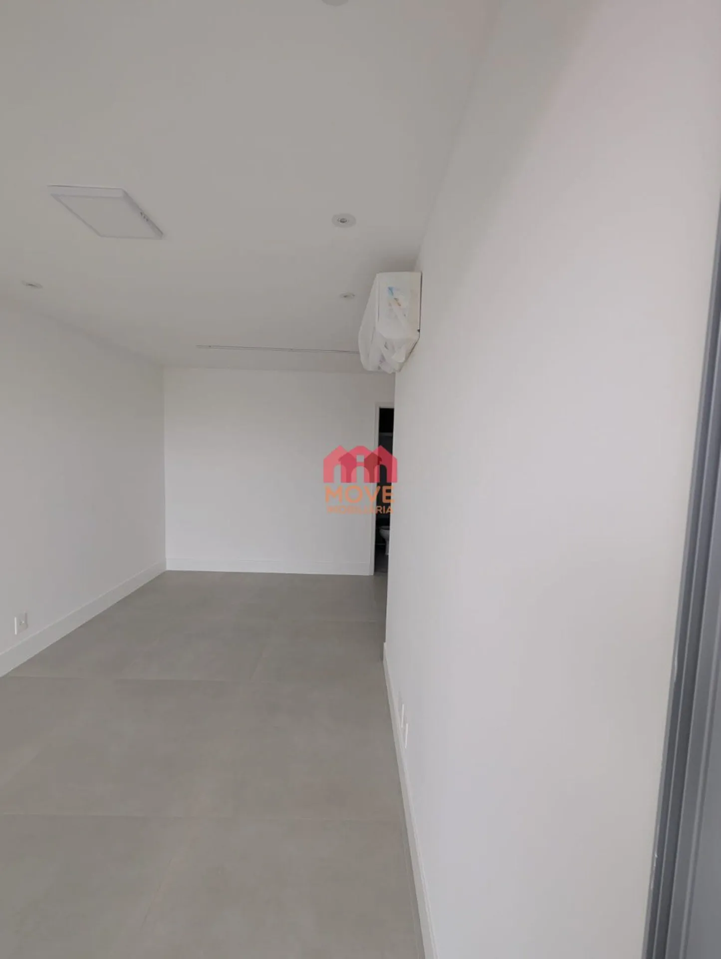 2-bedroom apartment in a building with a pool — photo 31