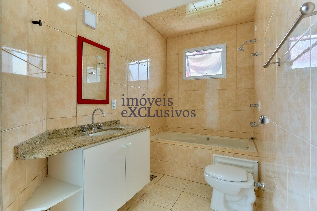 House with 3 en-suite bedrooms and 500 m², 3 parking — photo 48