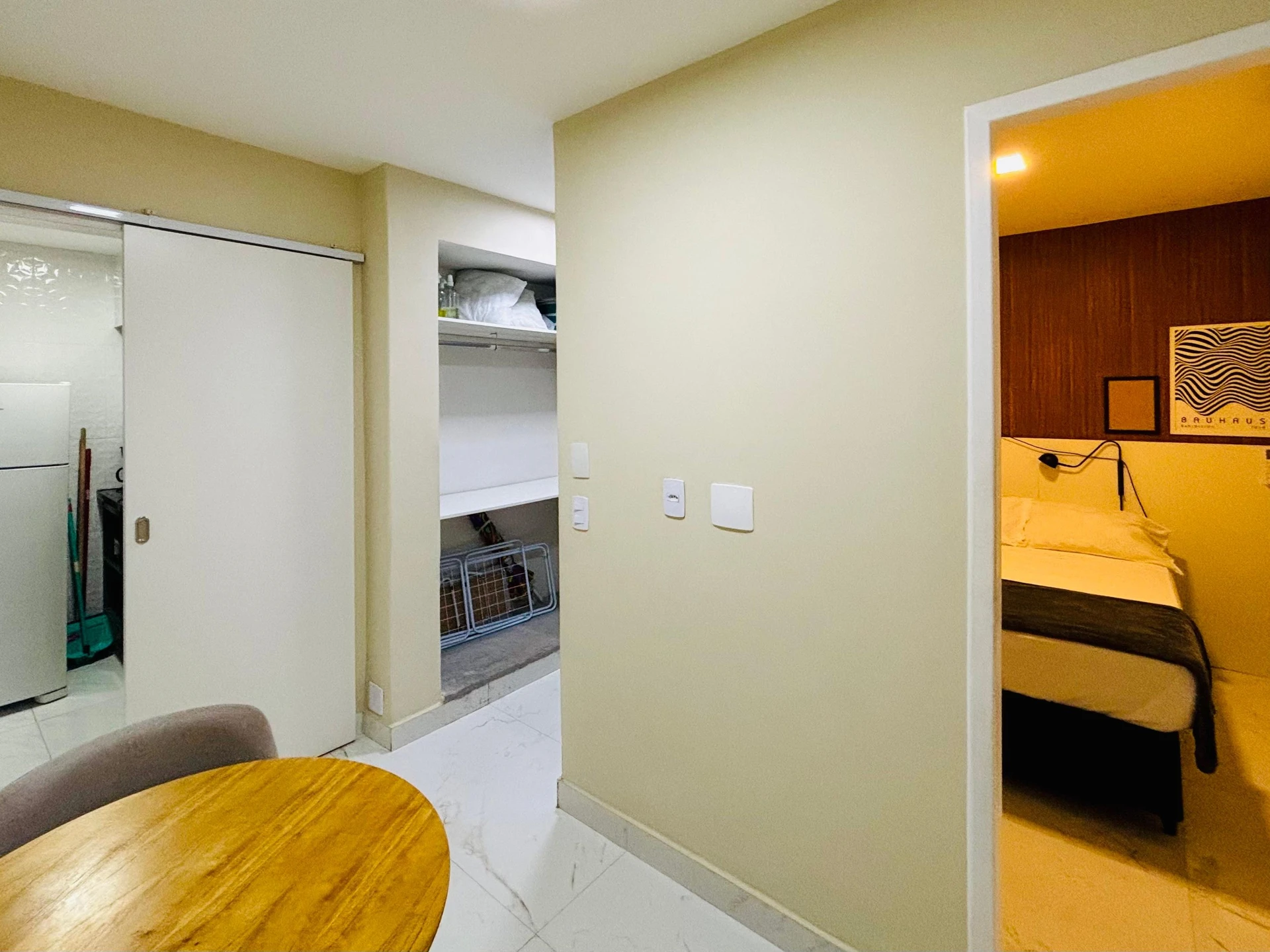 Furnished 1-bedroom apartment with a closed kitchen — photo 15