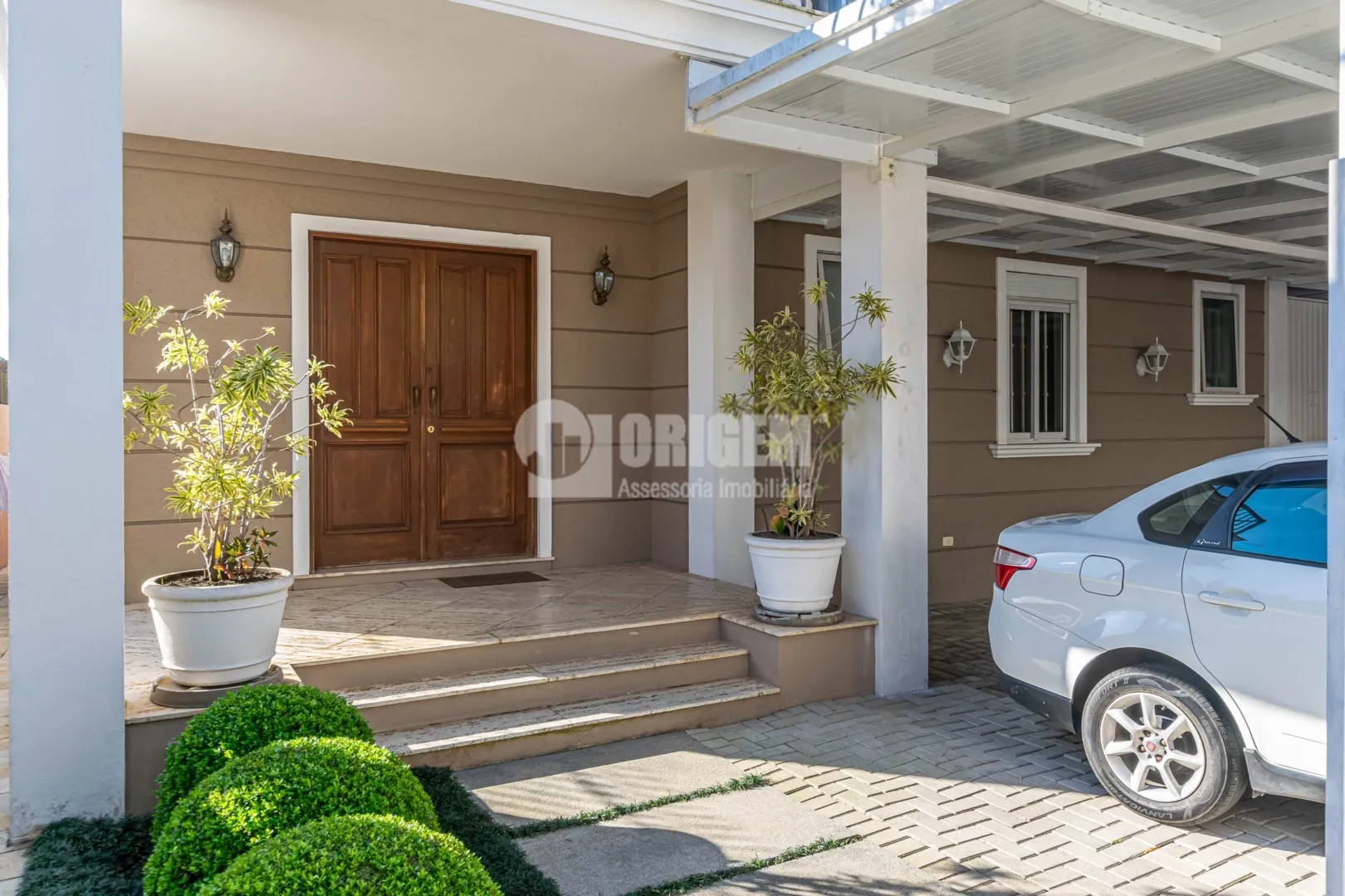 589 m² house with a bathtub and a water view — photo 62