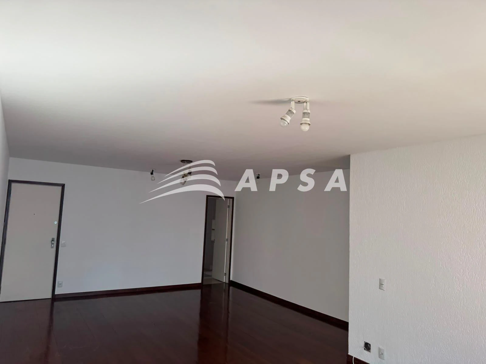 141 m² apartment with 4 bedrooms and enclosed balcony — photo 14