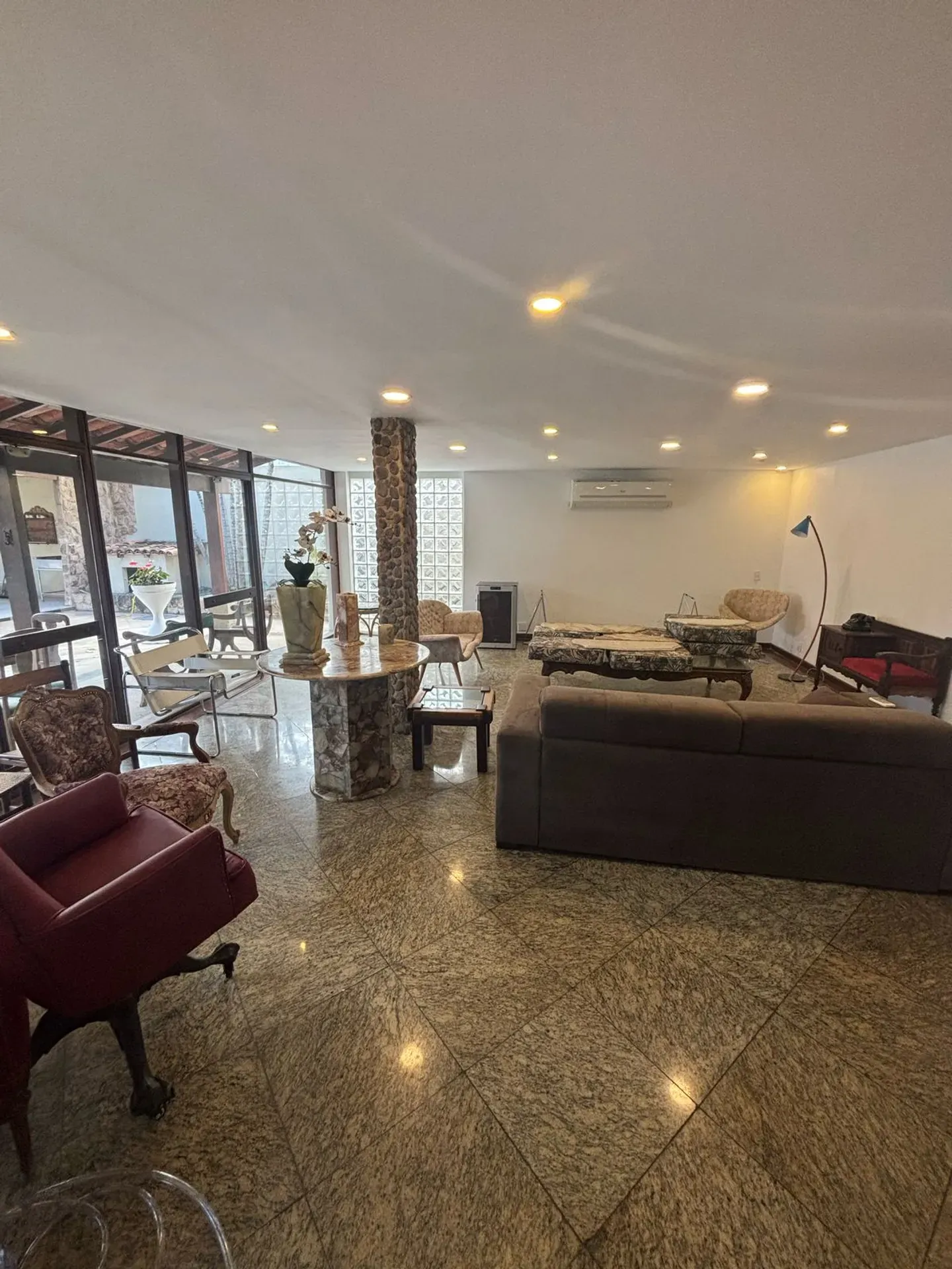 3-bedroom apartment with 5 bathrooms and a balcony — photo 23