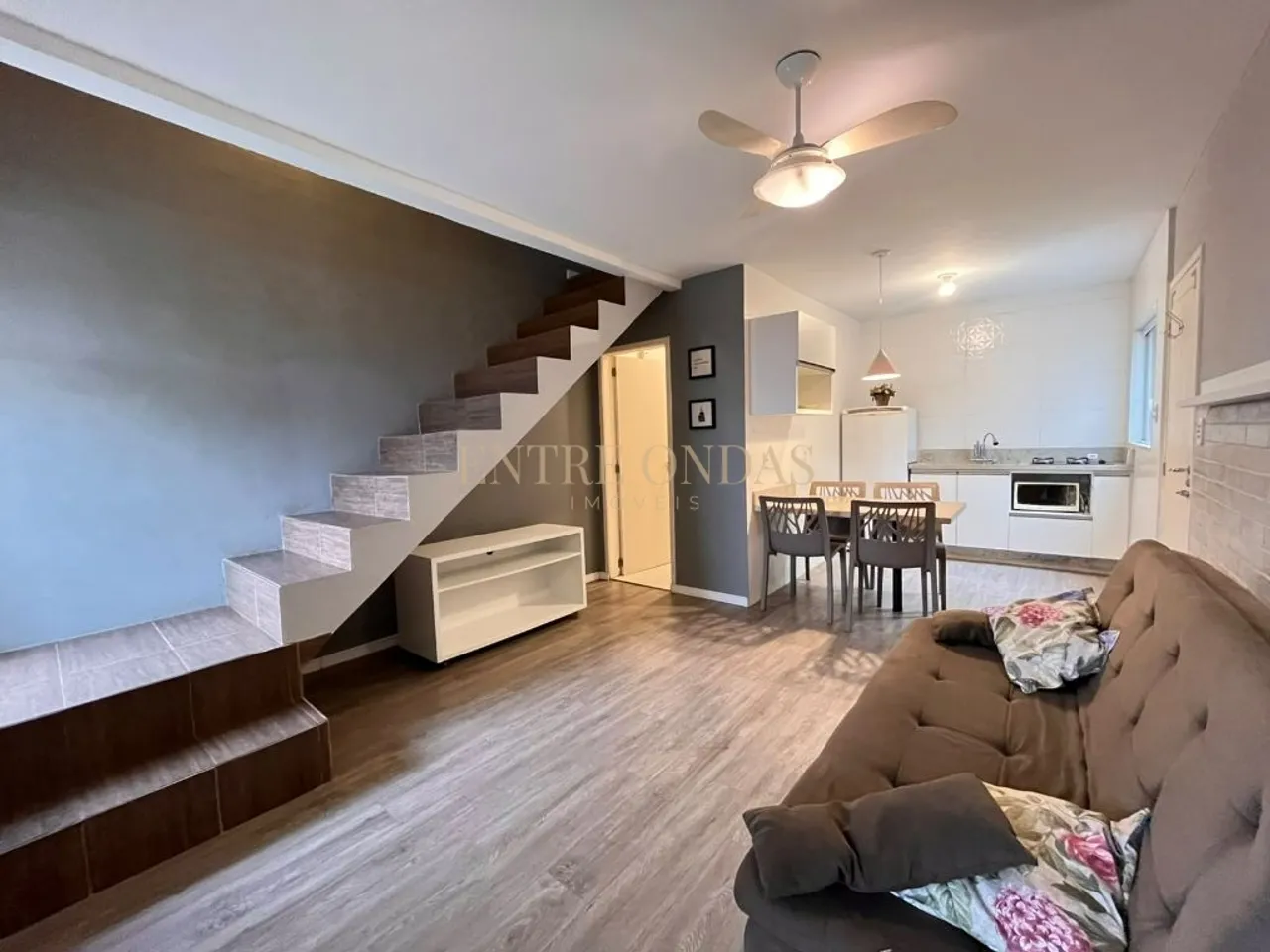 2-bedroom house with a water view in Florianópolis