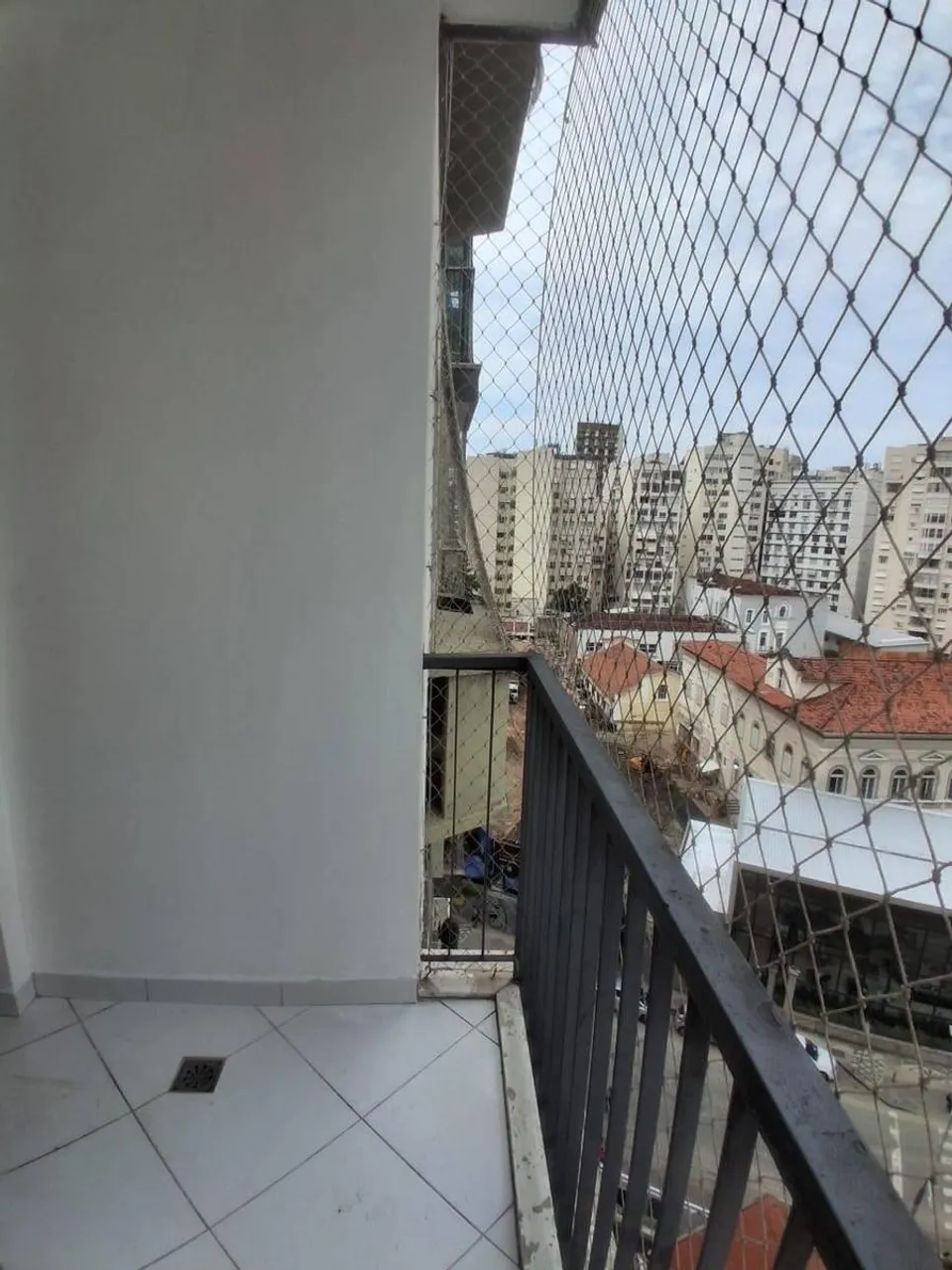 2-bedroom apartment in a building with a gym — photo 10