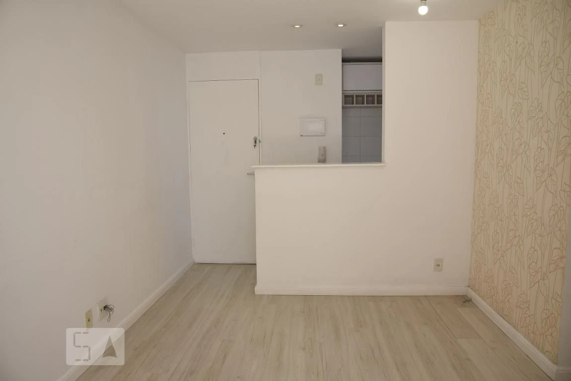 Wood or laminate floors in a 2-bedroom apartment, 48 m² — photo 11