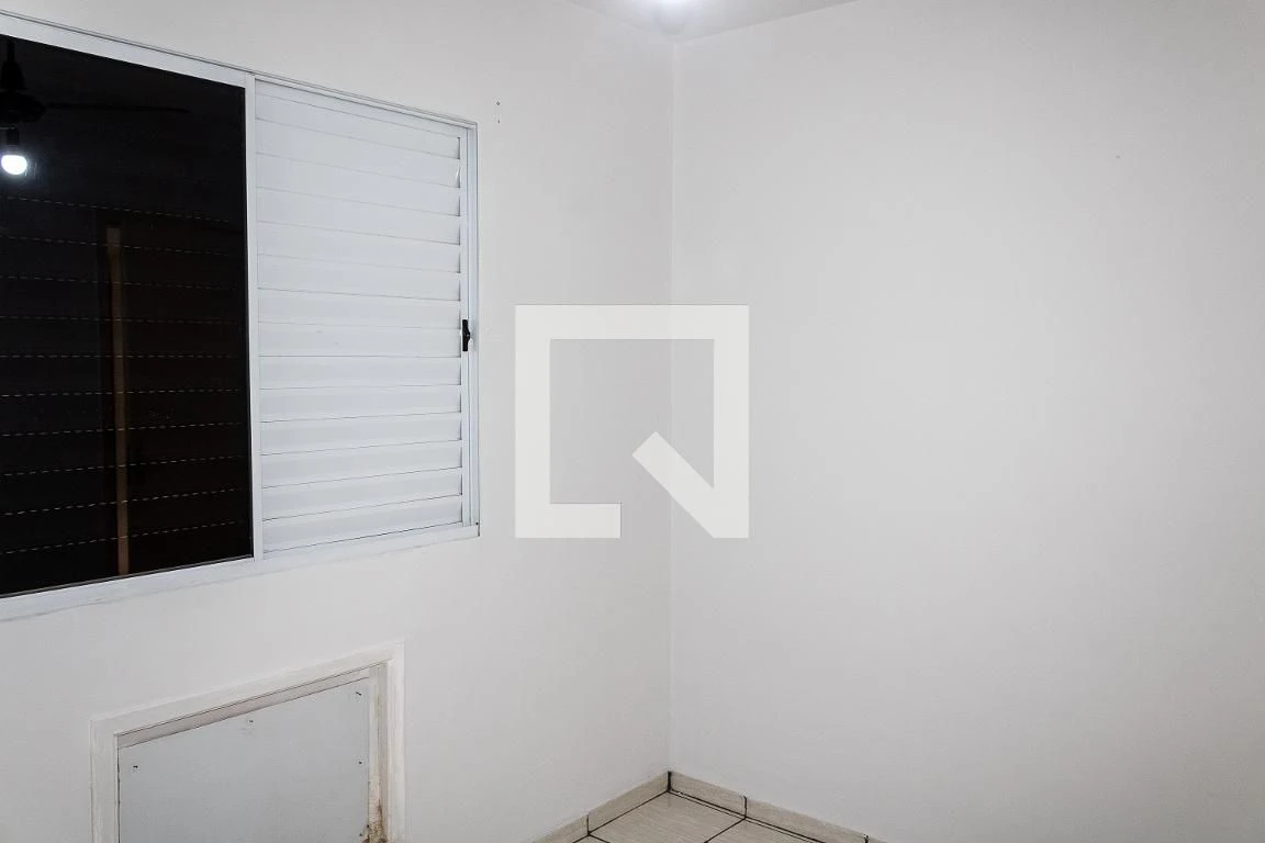 2-bedroom apartment with 1 parking space and laundry area — photo 35