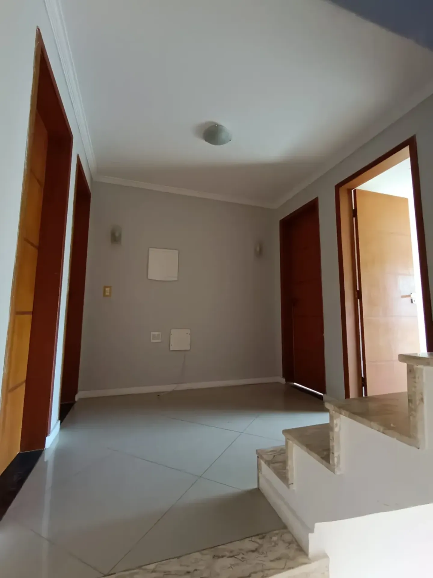 House with 4 bedrooms and 5 bathrooms — photo 8