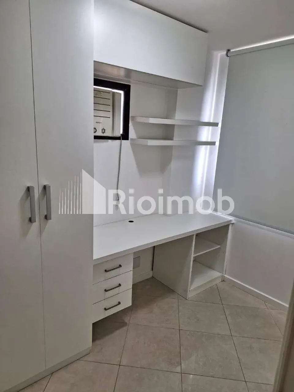 3-bedroom duplex with a glass-enclosed balcony — photo 10