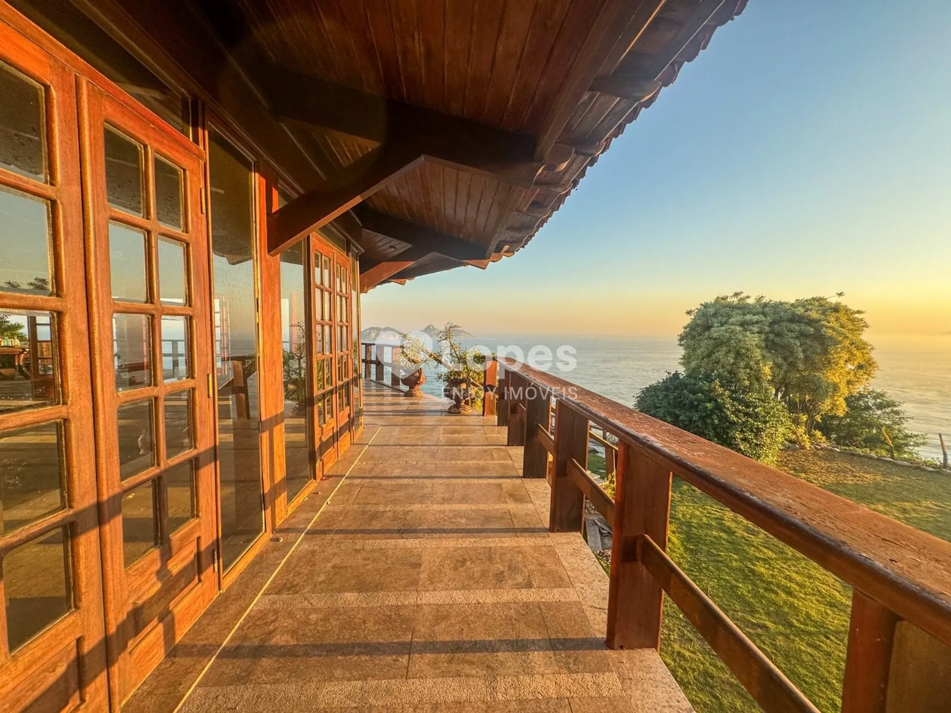 House, 942 m², with a water view — photo 4