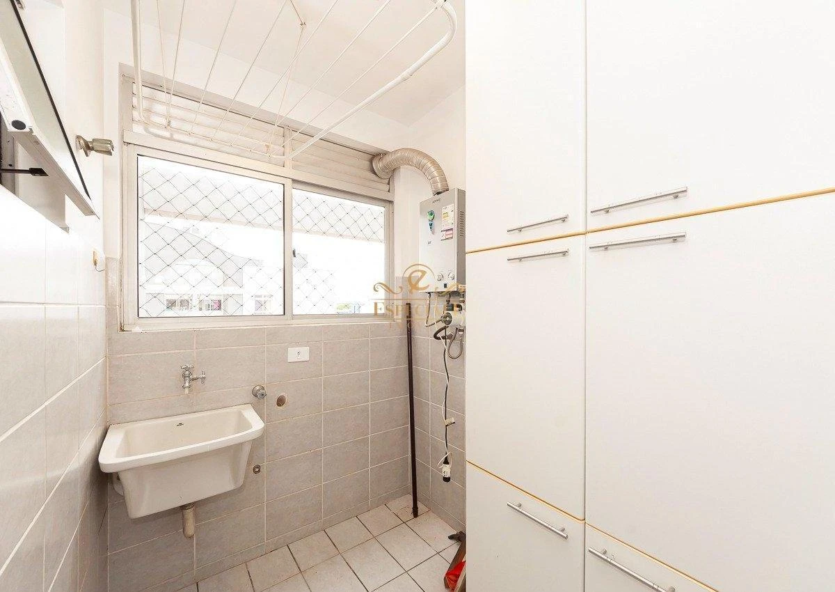 3-bedroom apartment with wood or laminate floors in Curitiba — photo 25