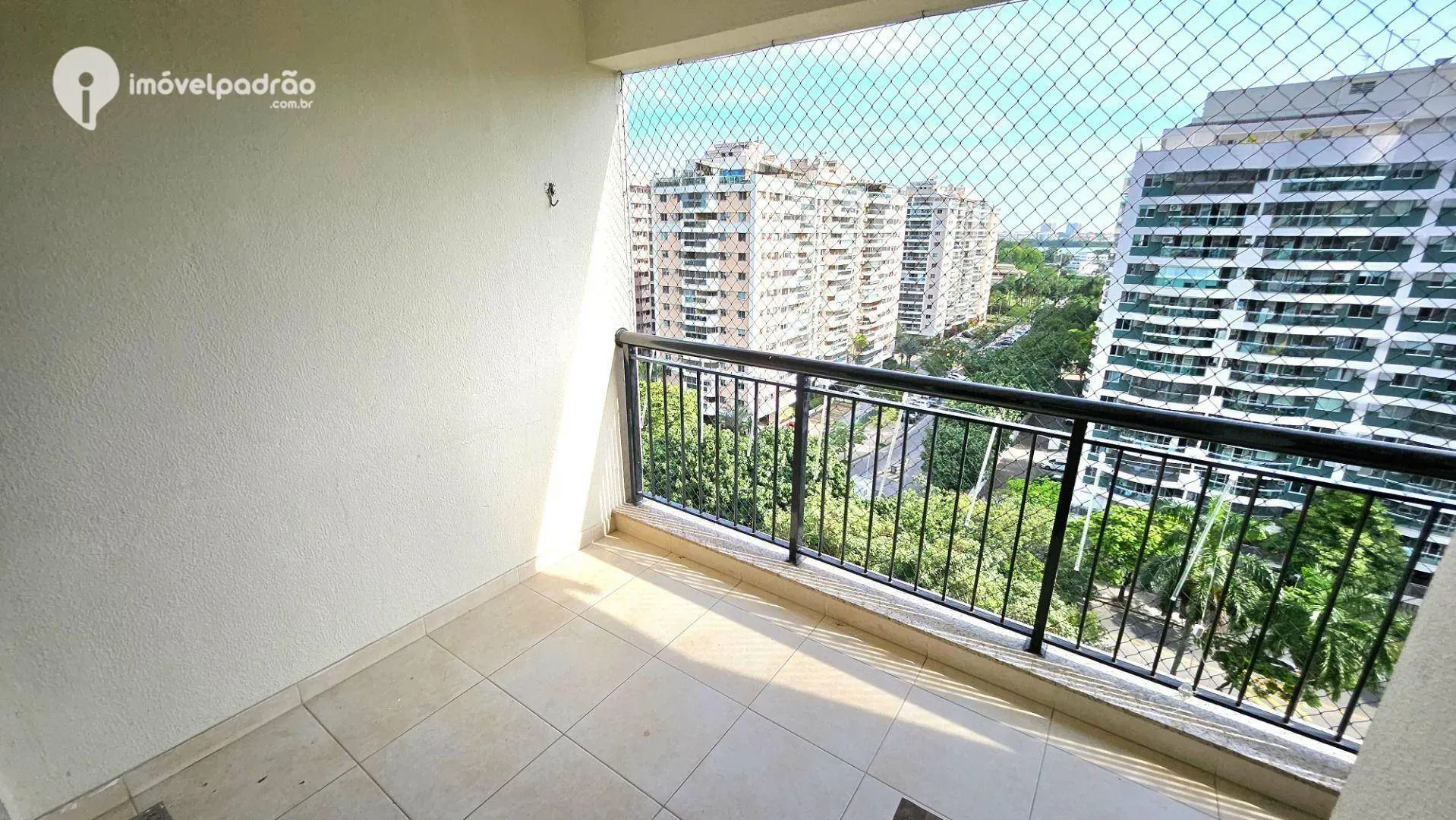 Furnished 2-bedroom apartment with enclosed balcony — photo 34