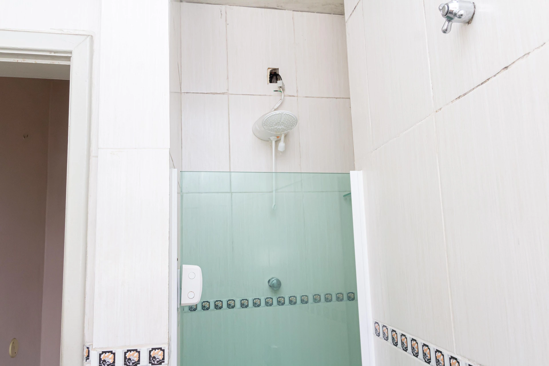 2-bedroom rental apartment with 1 bathroom and parking — photo 45