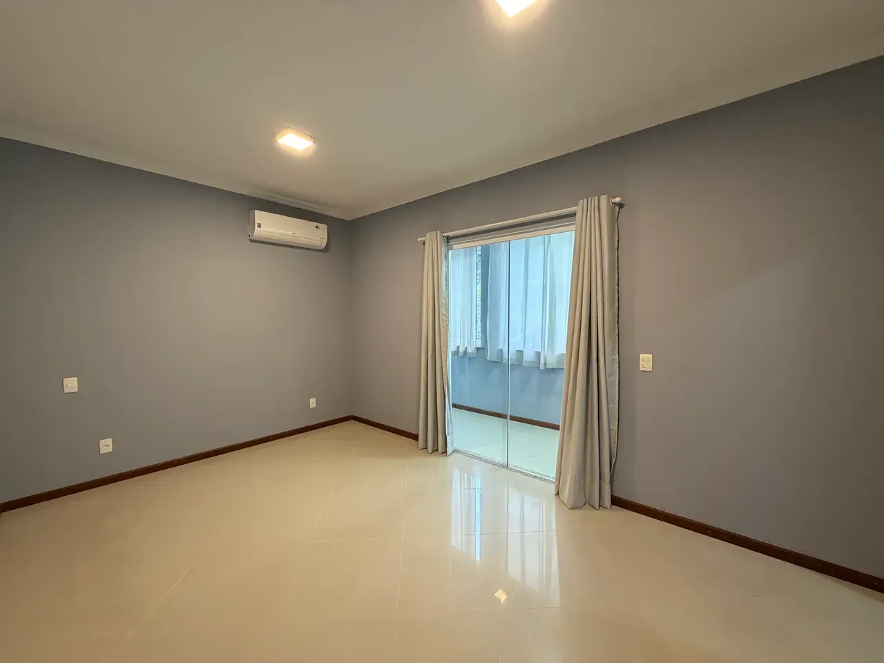Casa com 4 quartos e 5 banheiros, 300 m² — photo 6