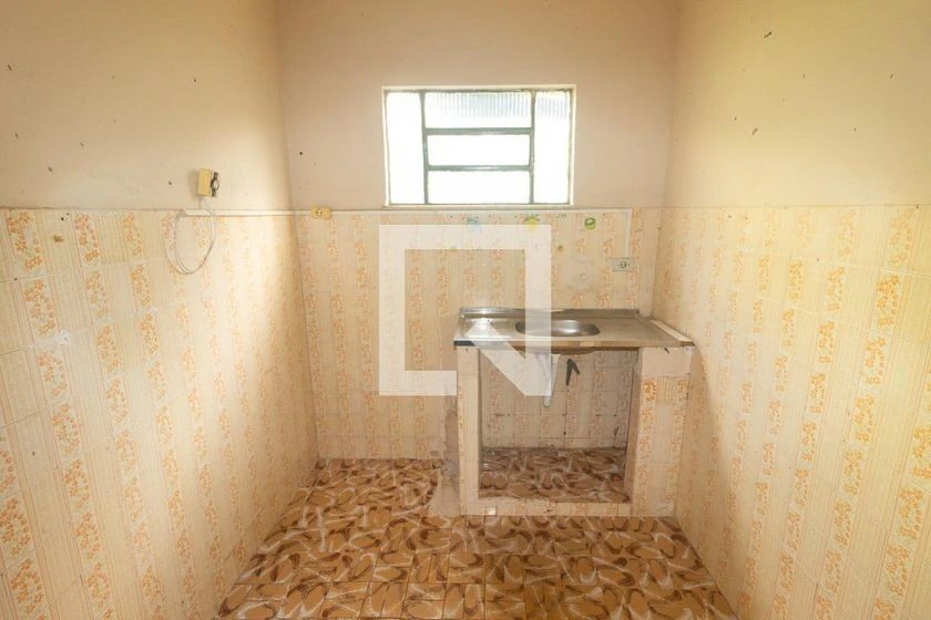 Casa con 2 dormitorios, 1 baño y zona de lavado — photo 4
