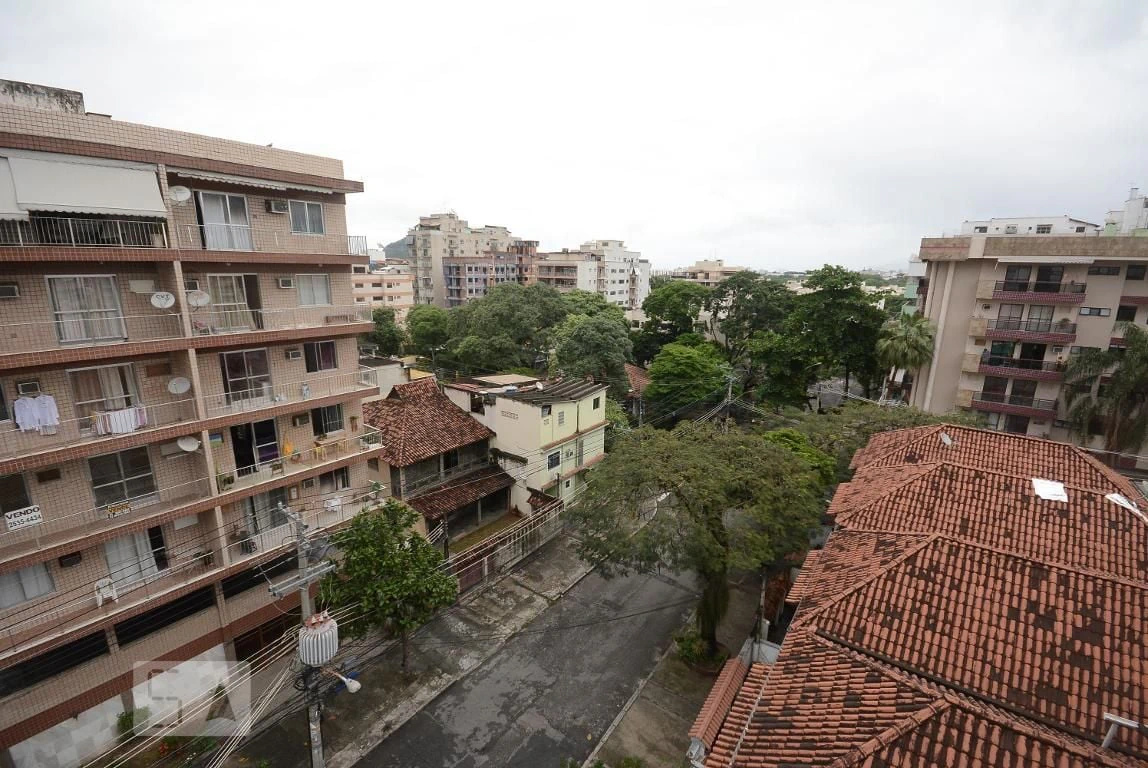 4-bedroom apartment in a building with a pool — photo 15