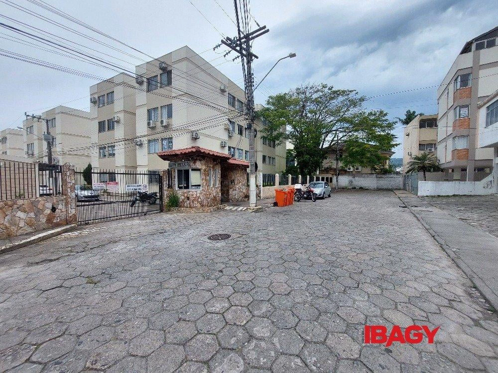 3-bedroom apartment with a washing machine — photo 26