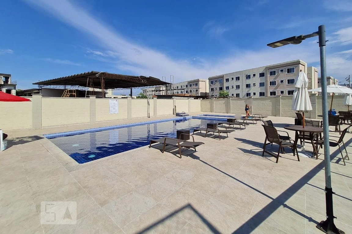 2-bedroom apartment in a building with a pool — photo 38