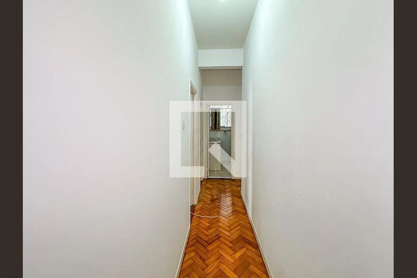 Apartamento de 3 quartos com piso de madeira ou laminado — photo 47