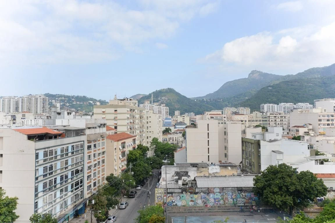 3-bedroom apartment with a mountain view — photo 10